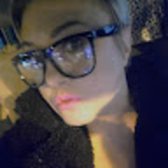 Meet your Posher, Amber - Picture 1 of 1